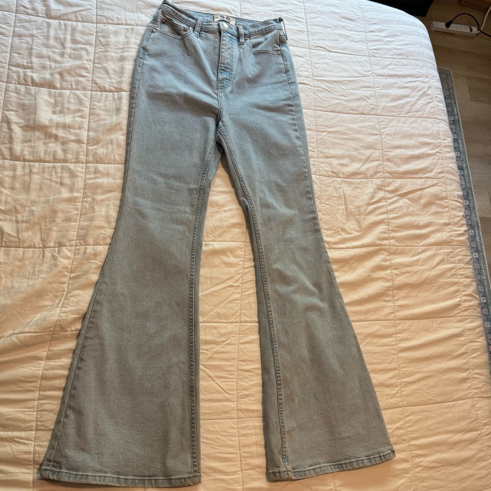 Free People - We The Free Light Blue Denim Flare Jeans, size 28